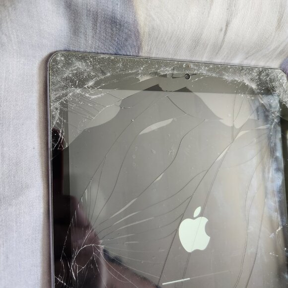 Apple iPad Air A1474 Tablet, 16GB, 9.7", WiFi Only, A7 Processor, w/Battery - Picture 9 of 14